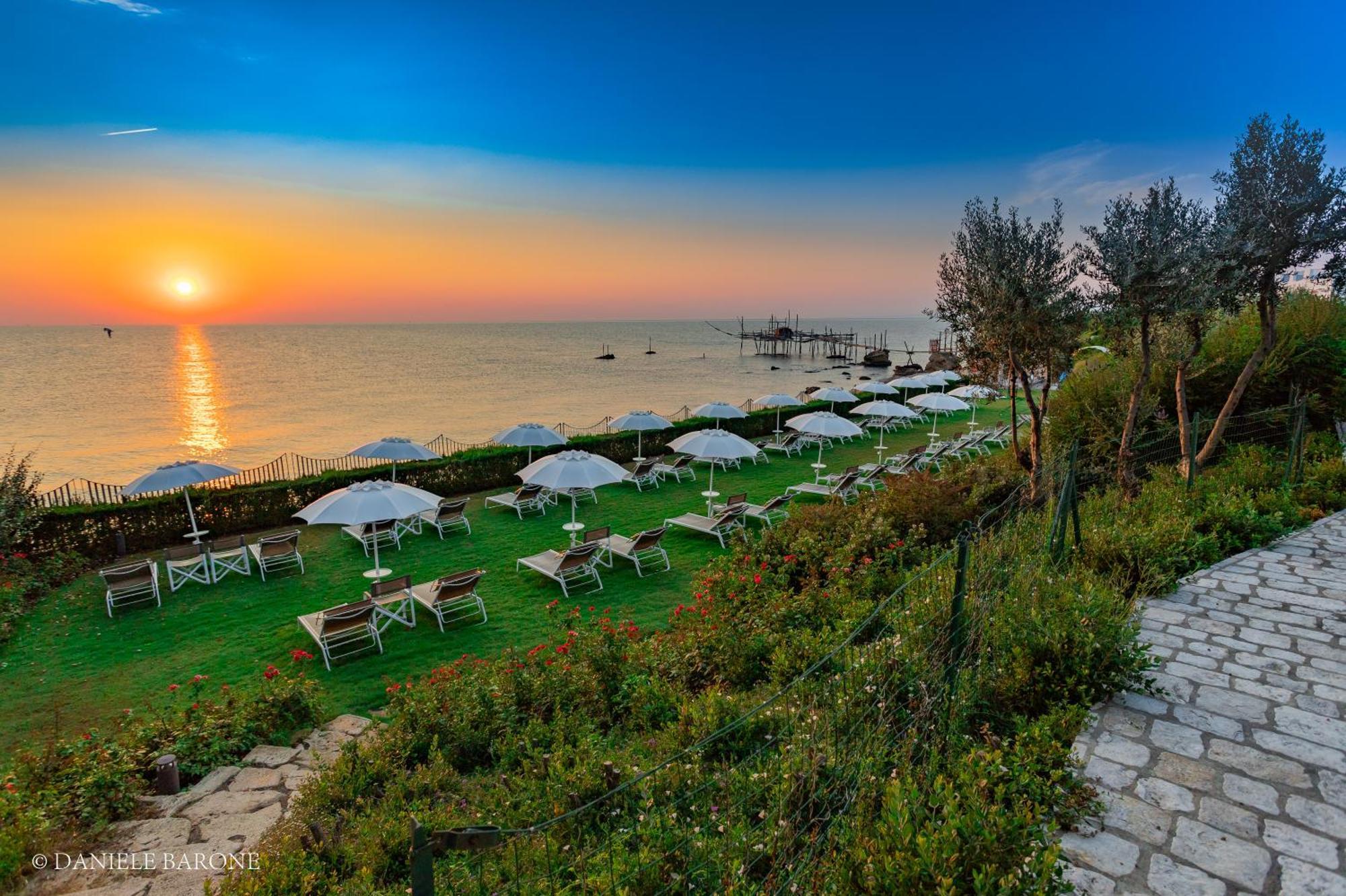 Baia Delphis Resort Vasto Exterior foto