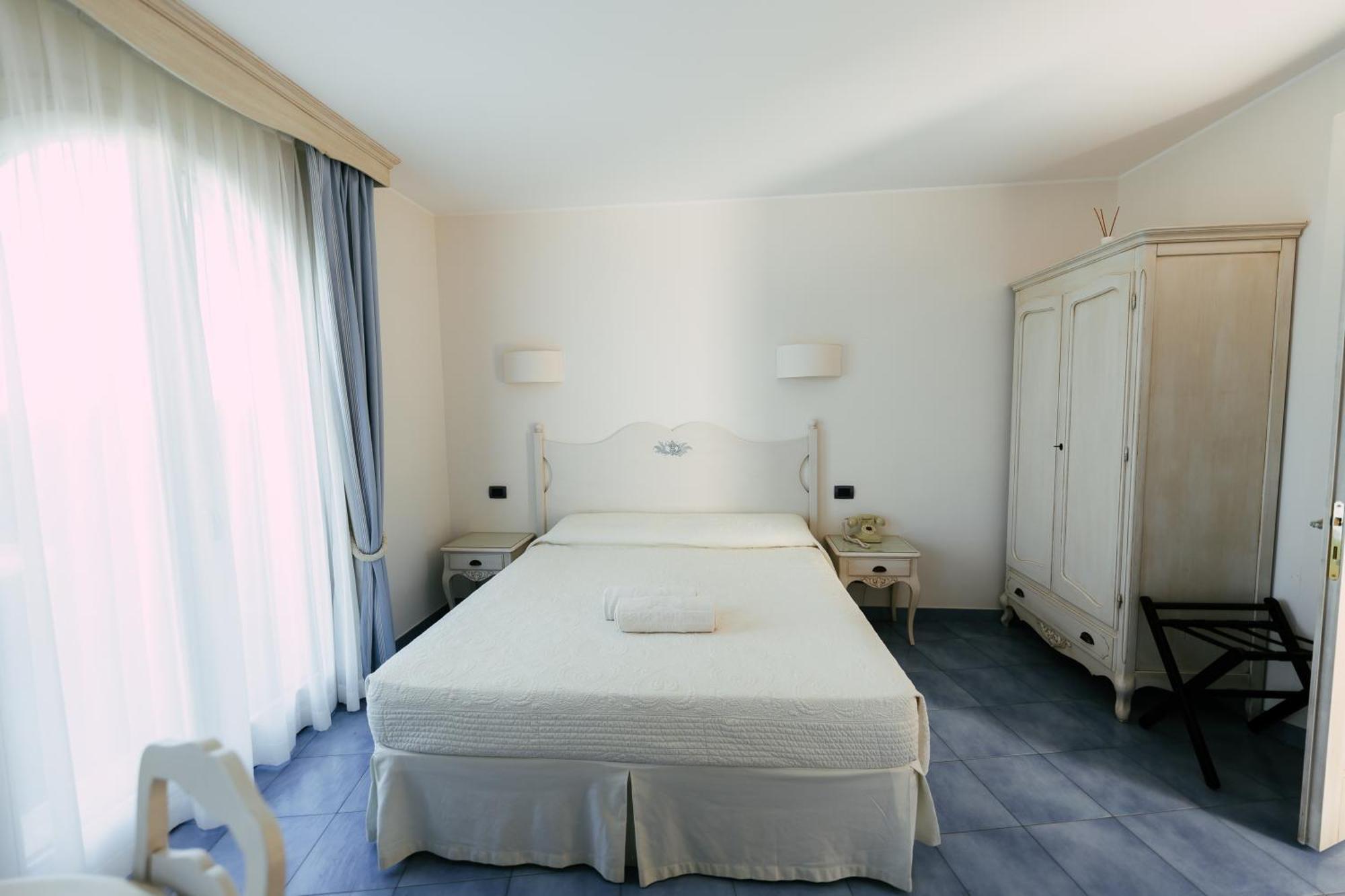 Baia Delphis Resort Vasto Exterior foto